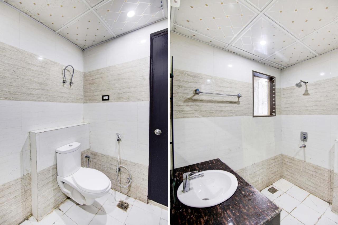 Oyo White House Hotel Noida Buitenkant foto